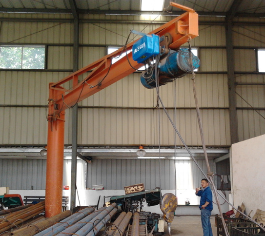 懸臂吊車間作業現場