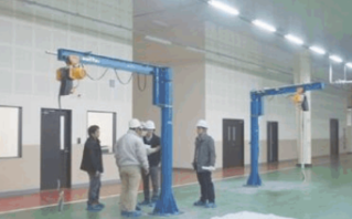 立柱式起重機(jī)